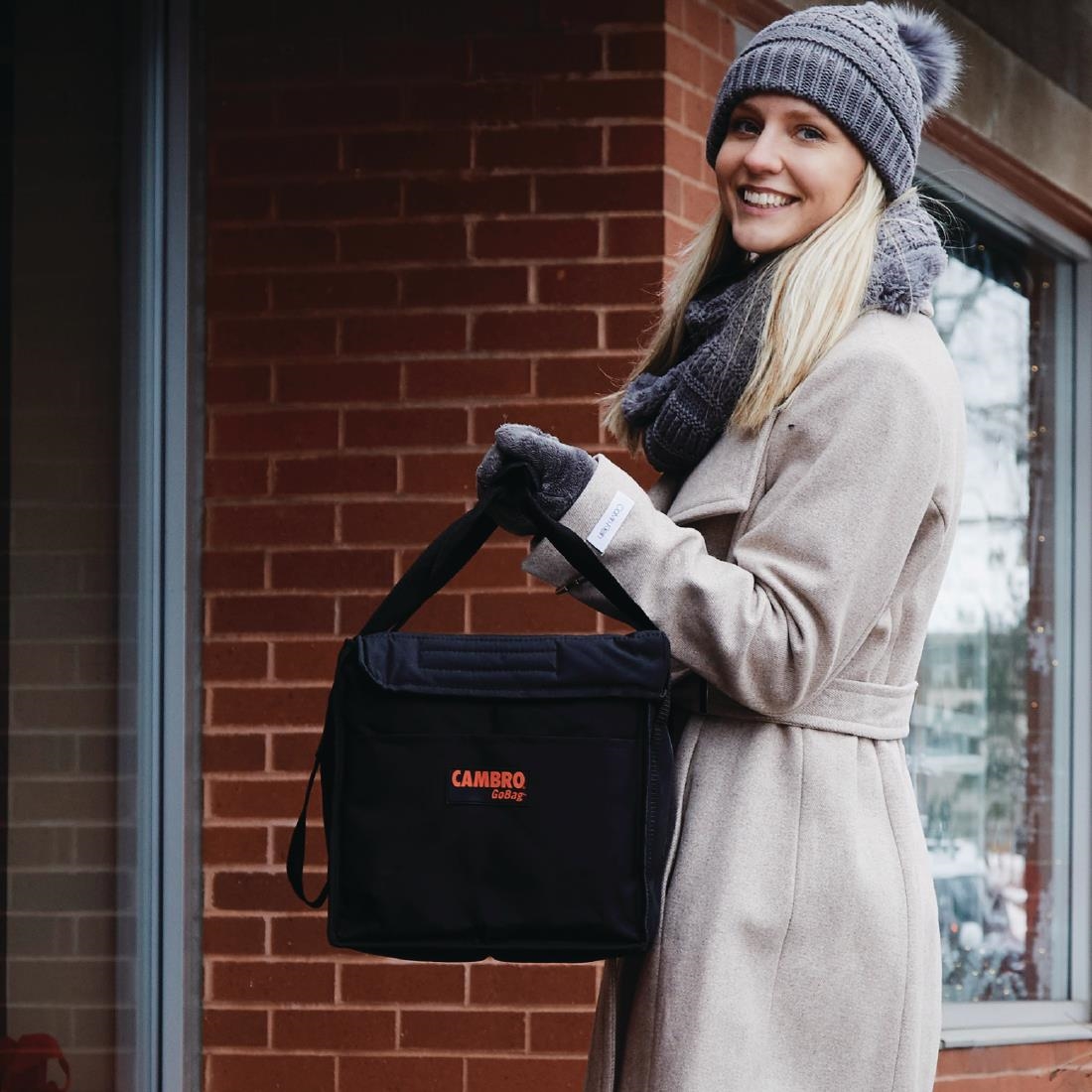 Cambro GoBag Folding Delivery Bag Small - Image 3