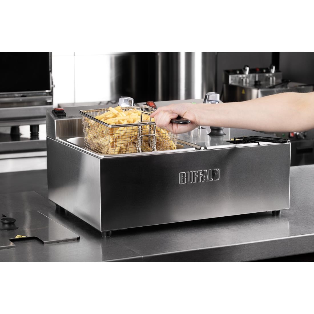 Buffalo Twin Tank Twin Basket 2x5Ltr Countertop Fryer 2x2.8kW - Image 11