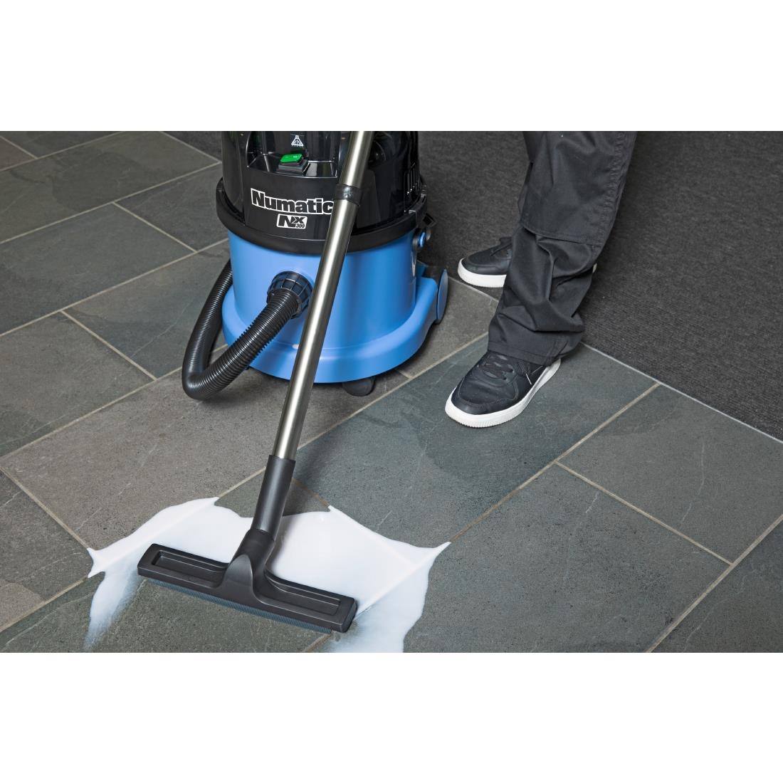 Numatic Battery Powered Wet & Dry Vacuum Cleaner WBV370NX - Image 3