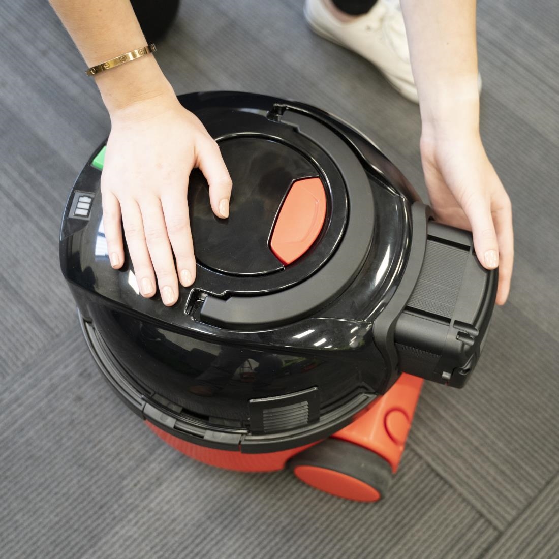 Numatic Pro Cordless Henry Vacuum NBV190NX - Image 15